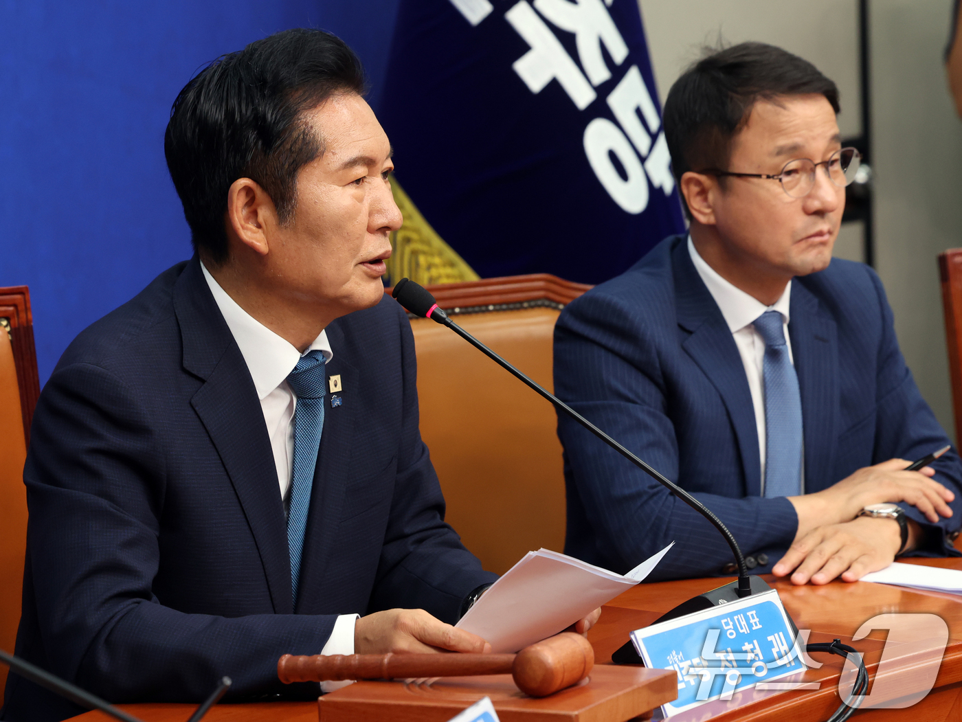 (서울=뉴스1) 황기선 기자 = 정청래 더불어민주당 대표가 24일 오전 서울 여의도 국회에서 열린 최고위원회의에서 당 대표직 사퇴를 발표하고 있다.  2026.6.24/뉴스1