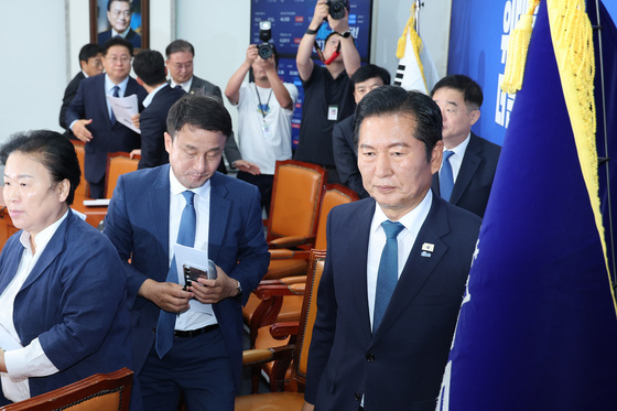 정청래, 민주당 대표직 사퇴