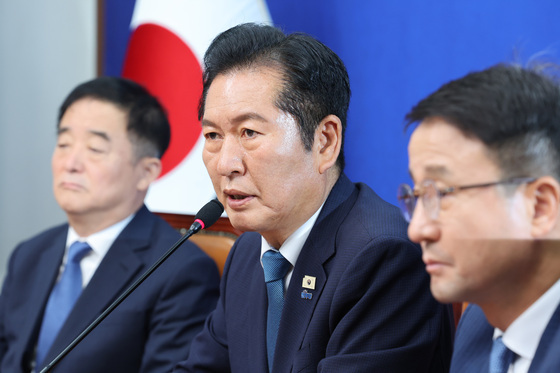대표직 사퇴 발표하는 정청래