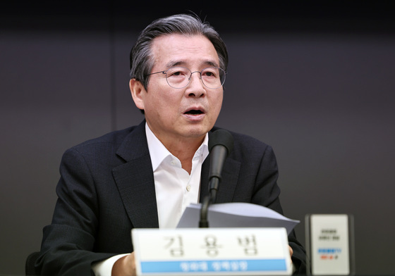 김용범 "주택, 닥치고 지어야…보유세, 맘카페 등 공개토론도"