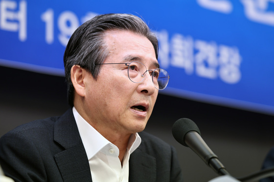 모두발언하는 김용범 정책실장