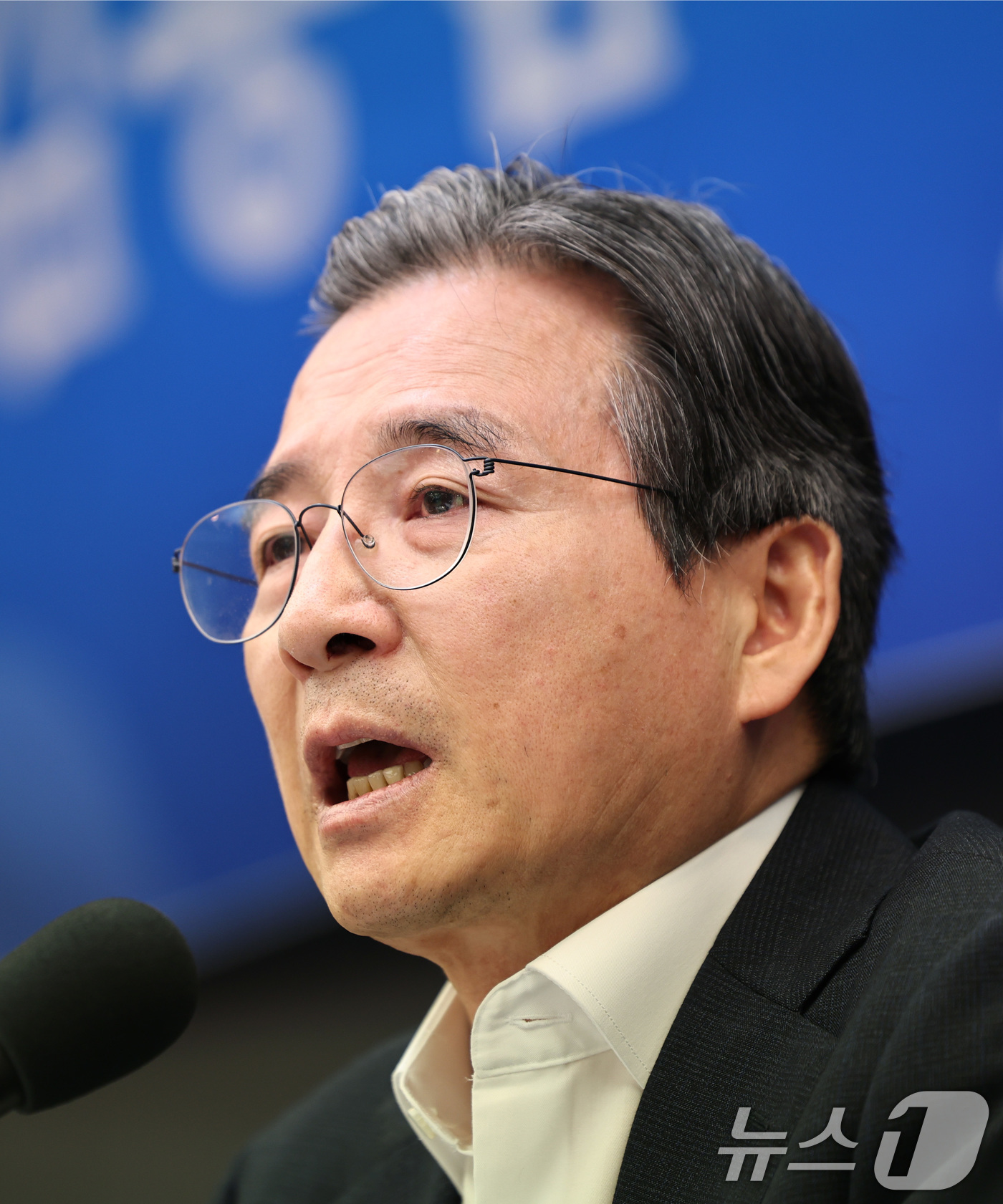 (서울=뉴스1) 구윤성 기자 = 김용범 청와대 정책실장이 24일 서울 중구 한국프레스센터에서 열린 관훈클럽 초청 토론회에서 모두발언을 하고 있다.  2026.6.24/뉴스1