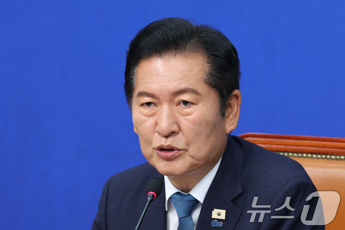 본문 이미지 - 정청래 더불어민주당 대표가 24일 서울 여의도 국회에서 열린 최고위원회의에서 발언하고 있다. 정 대표는 이날 대표직 사퇴를 발표했으며 연임 도전을 위해 8·17 전당대회에 출마할 전망이다. 2026.6.24 ⓒ 뉴스1 신웅수 기자