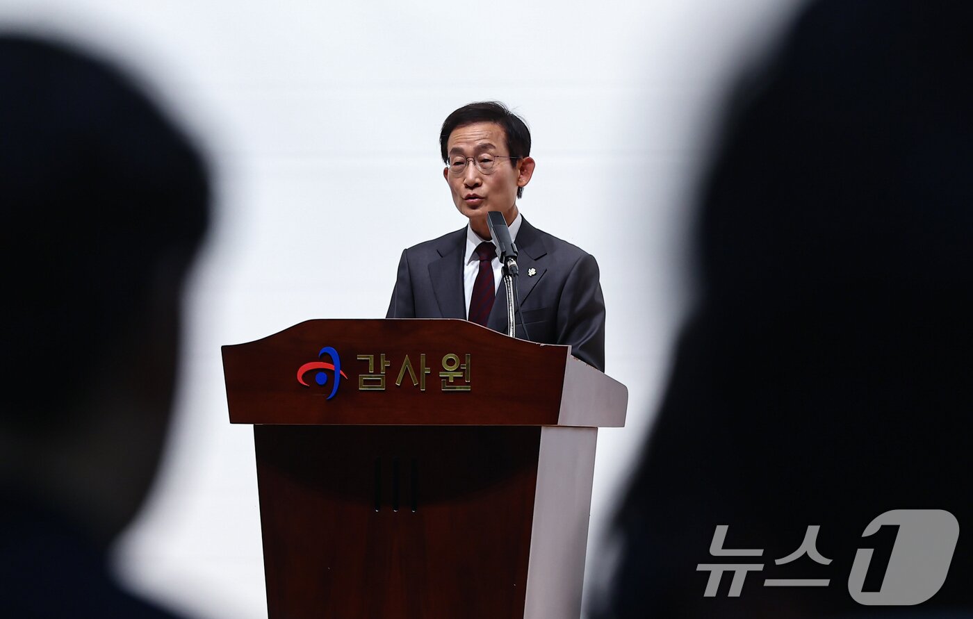 본문 이미지 - 김호철 감사원장이 24일 서울 종로구 감사원에서 열린 기자간담회에서 인사말을 하고 있다. 2026.6.24 ⓒ 뉴스1 김도우 기자