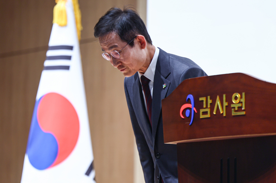인사하는 김호철 감사원장