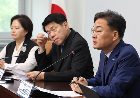 모두발언하는 신장식 권한대행