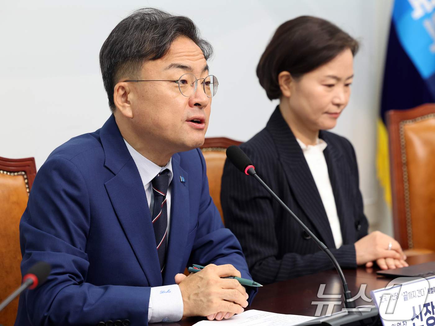 (서울=뉴스1) 황기선 기자 = 신장식 조국혁신당 당대표 권한대행이 24일 오전 서울 여의도 국회에서 열린 '끝까지간다' 특별위원회 제23차 회의에서 모두발언을 하고 있다.  20 …