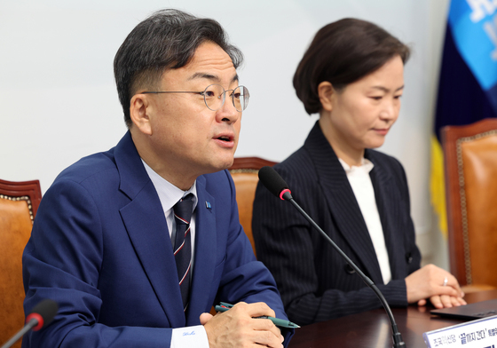 모두발언하는 신장식 권한대행