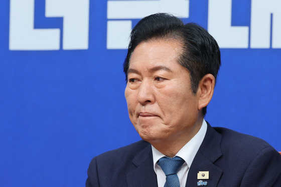 정청래, 대표직 사퇴·연임 도전…盧에 '울컥'·李에 '의리'(종합)
