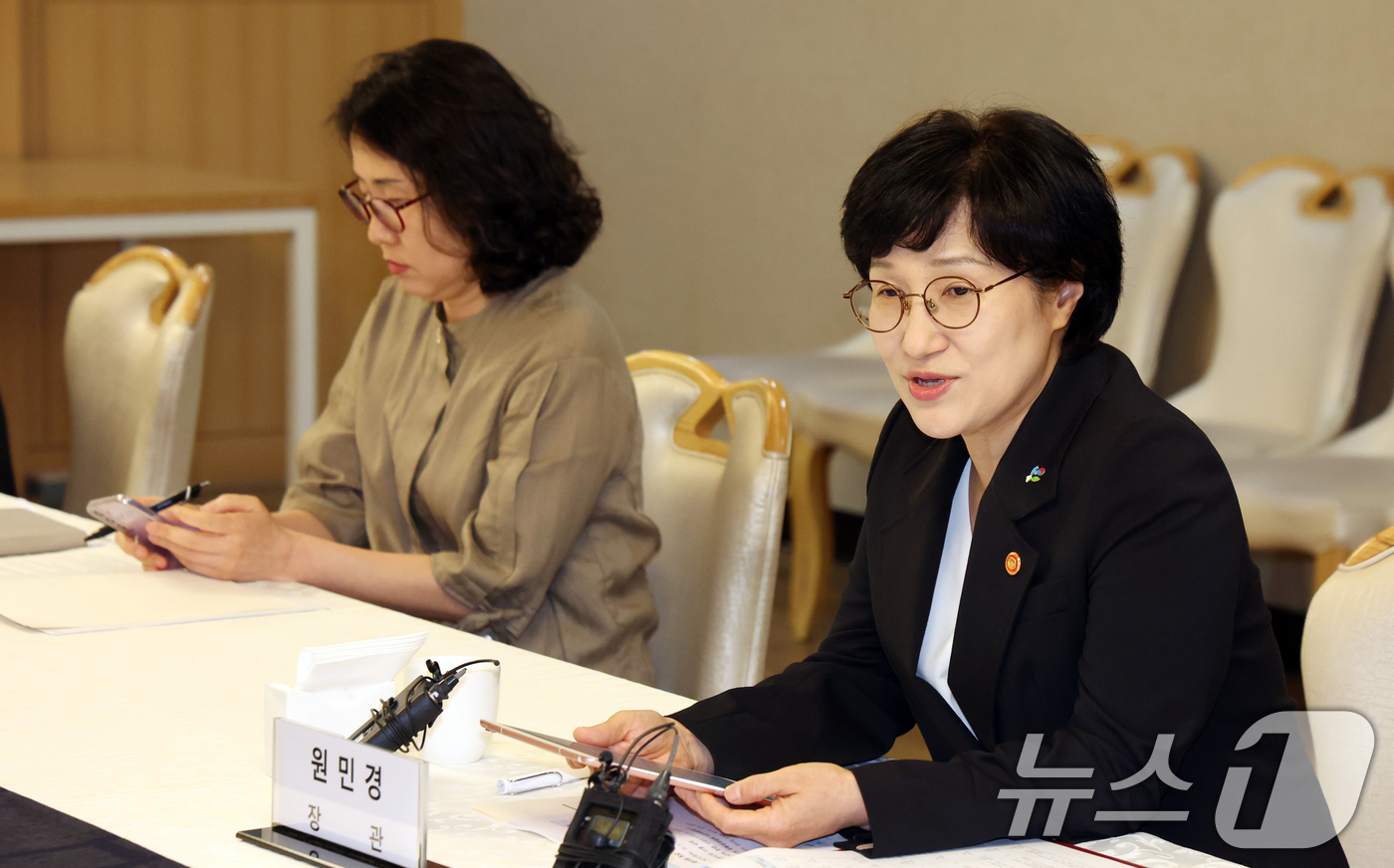 (서울=뉴스1) 김명섭 기자 = 원민경 성평등가족부 장관이 24일 오전 서울 종로구 세종대로 정부서울청사에서 열린 중앙부처 성평등위원회 위원장 협의체에서 모두 발언을 하고 있다. …
