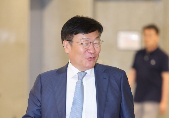 4선 의원과의 오찬 위해 이동하는 정점식 원내대표