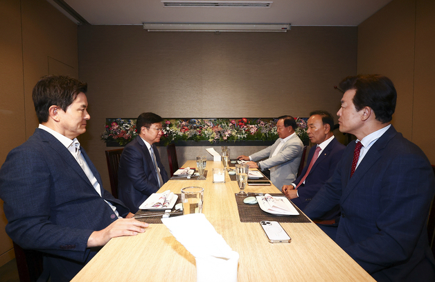 정점식 원내대표, 4선 의원과 오찬