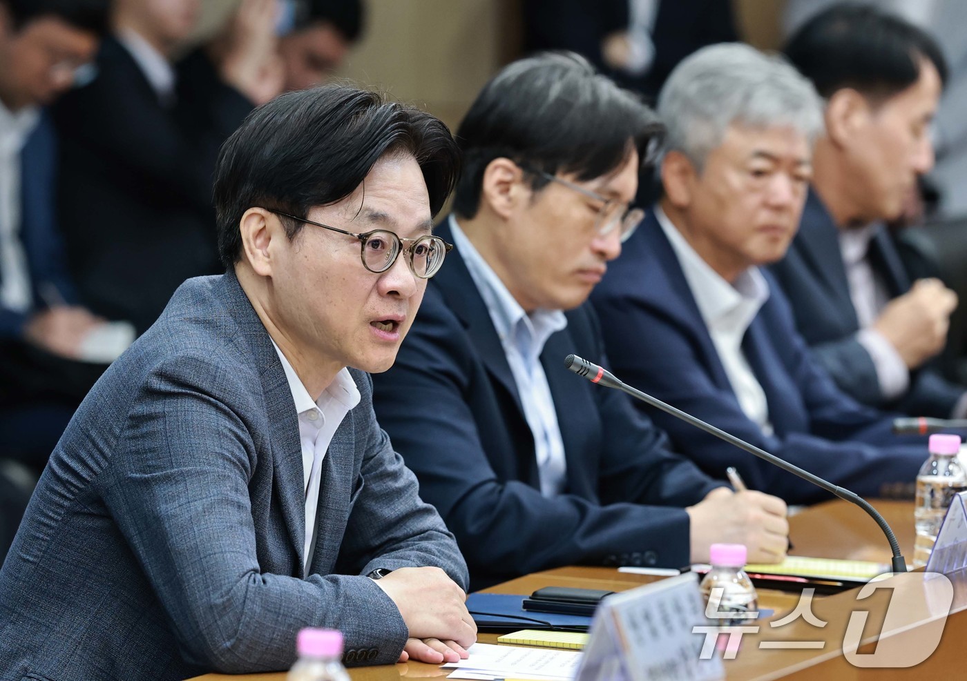 (서울=뉴스1) = 김정관 산업통상부 장관이 24일 서울 종로구 한국무역보험공사에서 열린 유통플랫폼 및 수출지원기관 업무협약 체결식에서 인사말을 하고 있다. (산업통상부 제공, 재 …