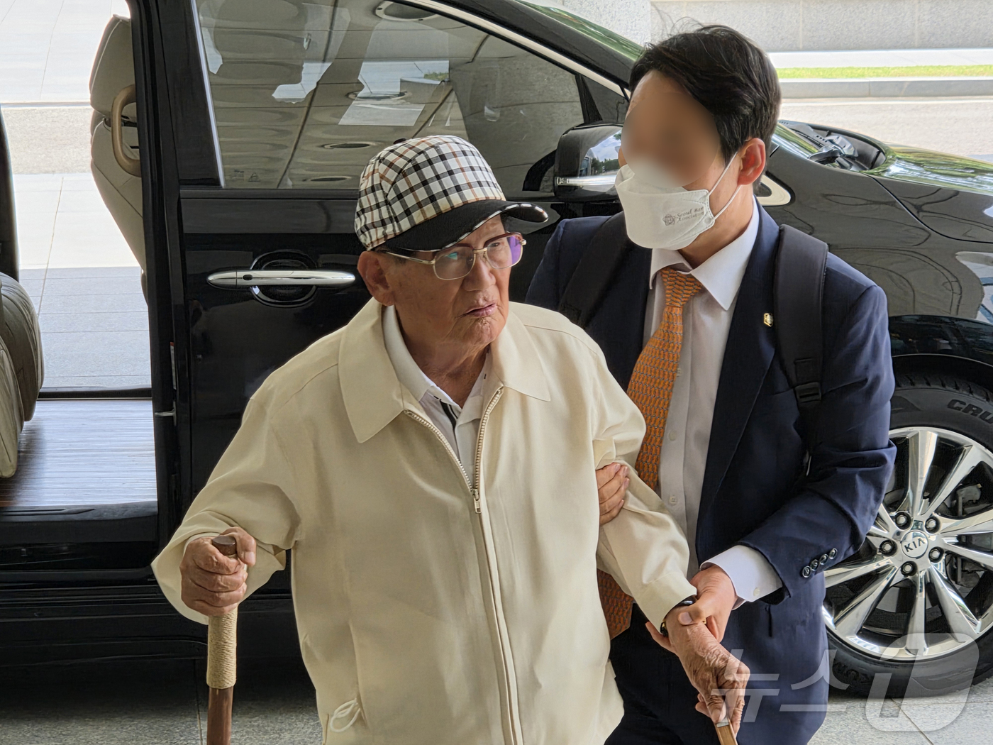 (서울=뉴스1) 최동현 기자 = 20대 대선과 22대 총선 전후로 신도 5만 명 이상을 국민의힘에 집단 입당시키도록 지시한 의혹을 받는 이만희 신천지예수교증거장막성전(신천지) 총회 …