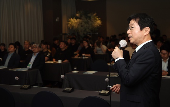 기조강연하는 김대현 국립원예특작과학원장