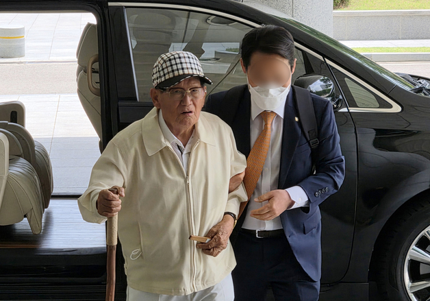 '국힘 집단 입당 압력' 신천지 이만희 구속…"증거인멸 우려"