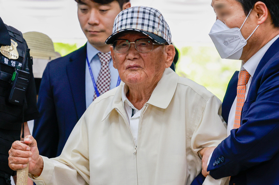 이만희 신천지 총회장, 구속 기로…'집단 입당' 지시 의혹에 묵묵부답