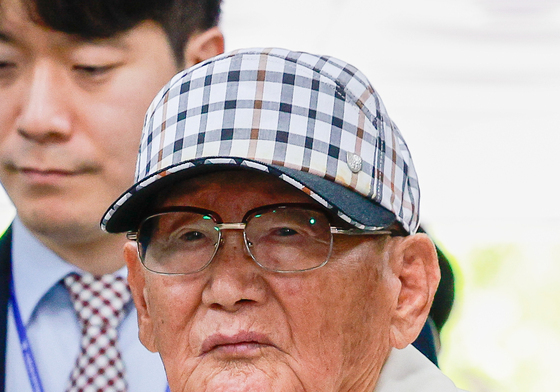 '국힘 집단 입당 의혹' 이만희 총회장 영장심사 출석