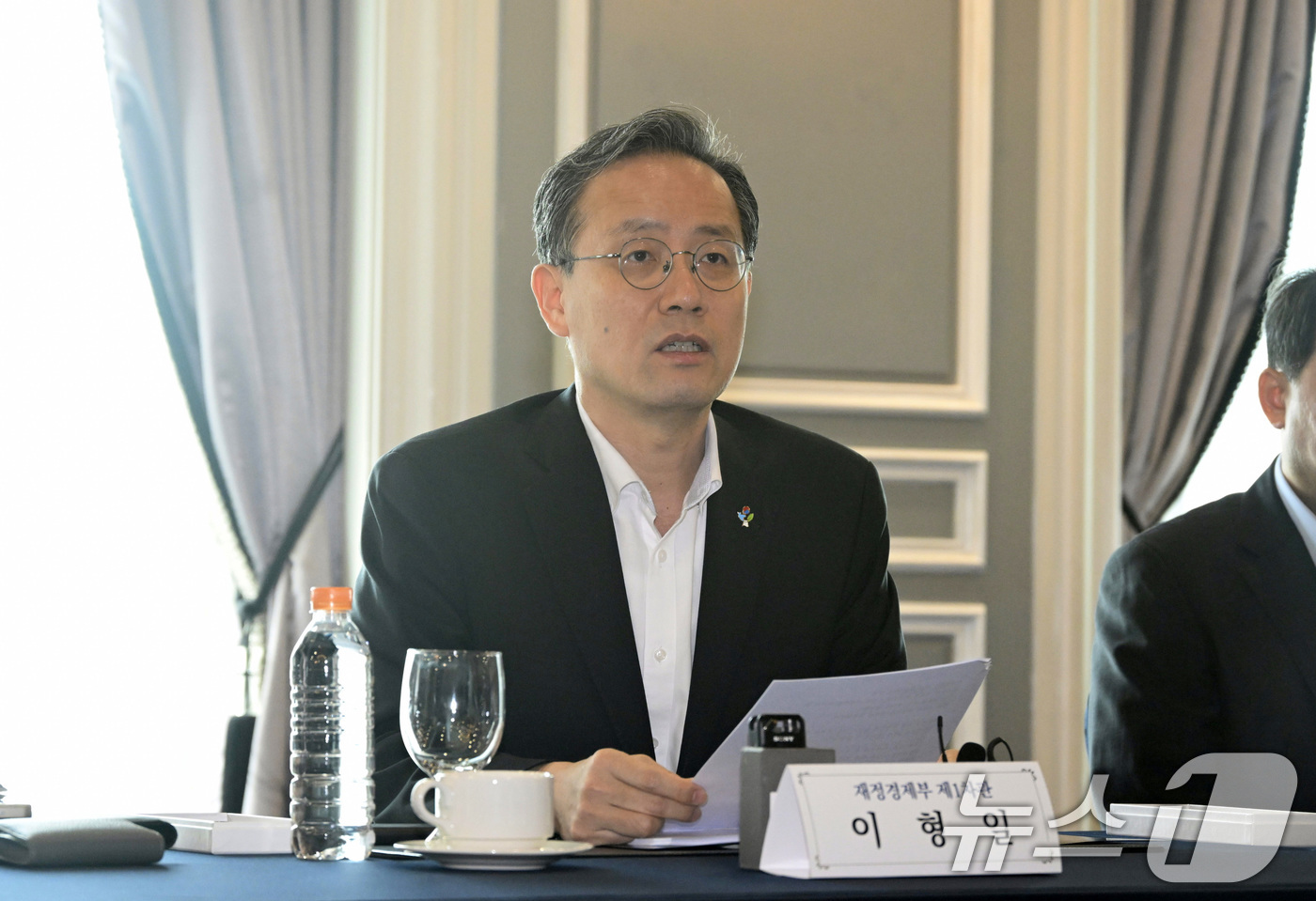 (서울=뉴스1) = 이형일 재정경제부 차관이 24일 서울 영등포구 켄싱턴 호텔에서 열린 국회 연금계획 특별위원회 범부처 지원 TF 제2차 회의에 참석해 발언을 하고 있다. (재정경 …