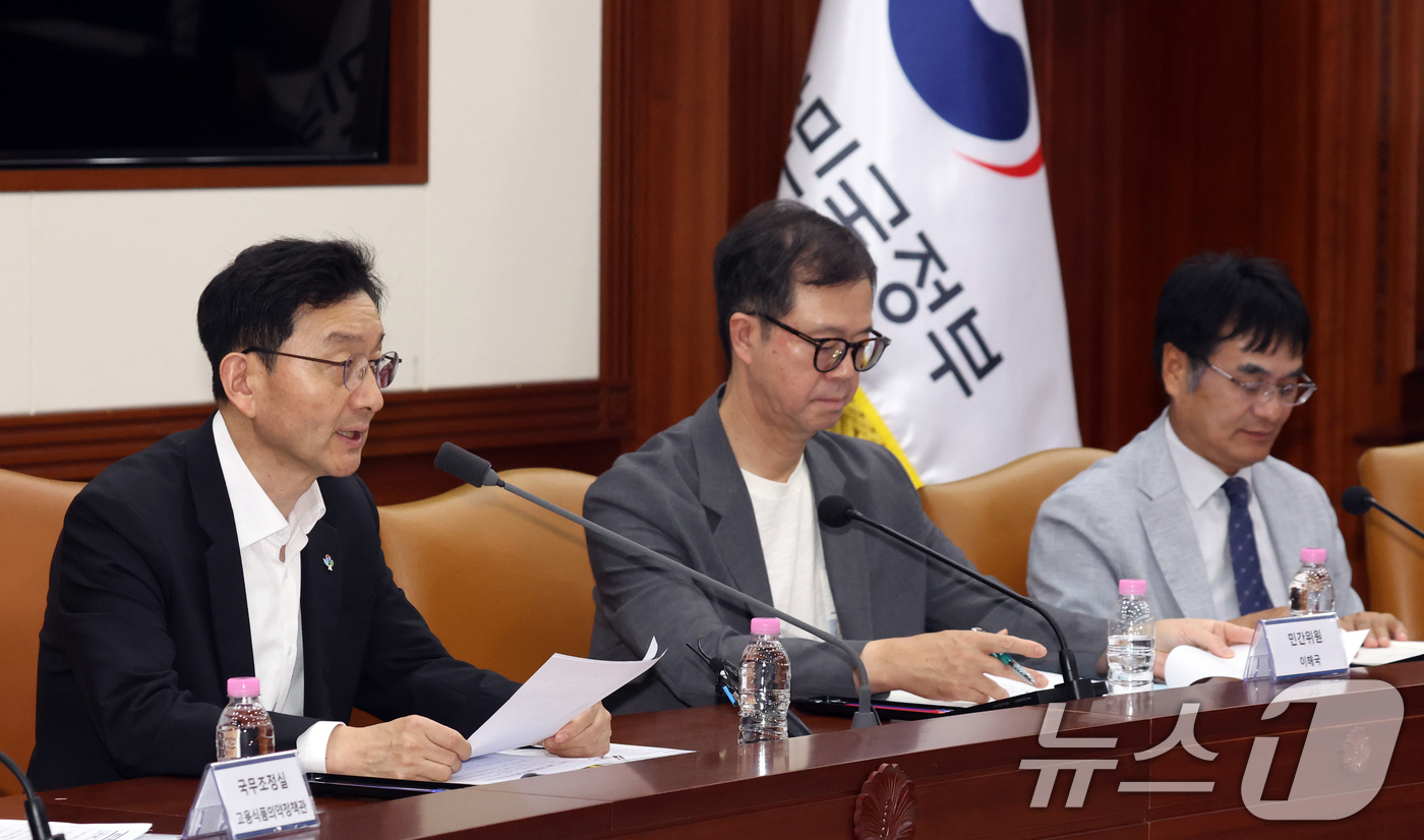(서울=뉴스1) 김명섭 기자 = 윤창렬 국무조정실장이 24일 오후 서울 종로구 세종대로 정부서울청사에서 열린 마약류대책협의회에서 모두 발언을 하고 있다.  2026.6.24/뉴스1 …