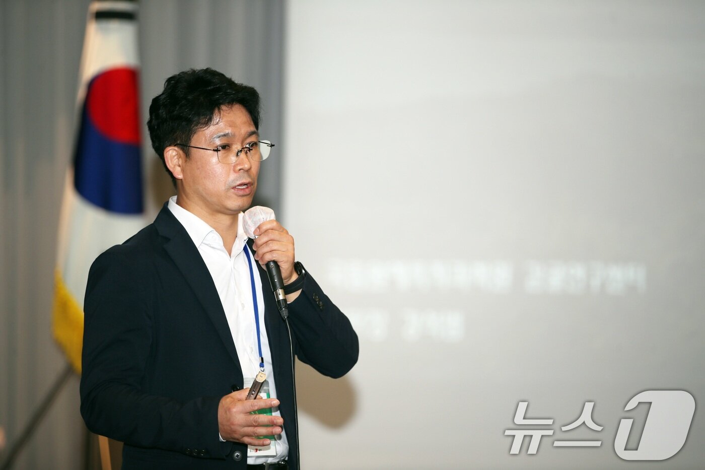 본문 이미지 - 24일 오전 제주시 아스타호텔에서 열린 '2026 제주플러스포럼'에서 강석범 국립원예특작과학원 감귤연구센터장이 발표하고 있다. 2026.6.24 ⓒ 뉴스1 고동명 기자