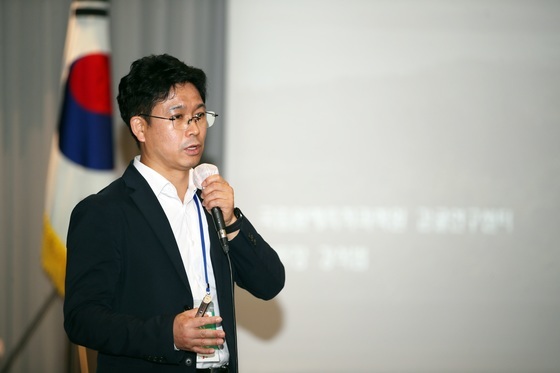 제주플러스포럼 발표하는 강석범 센터장