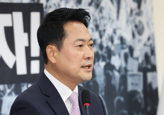기자회견하는 장동혁 대표