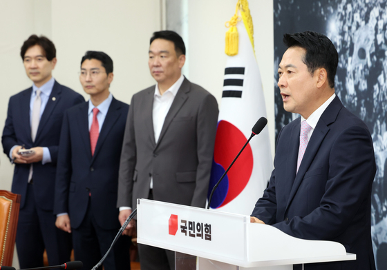 장동혁 "거취, 당원이 결정"→박정훈 "뻔뻔, 양심 있다면 재신임 물어야"