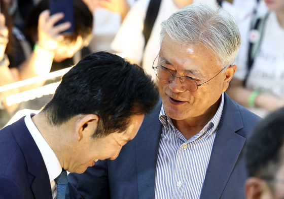 대표직 사퇴 후 문재인 전 대통령 찾은 정청래