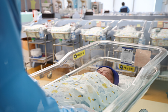 "신생아중환자실 한계 도달…의사 대 끊겼다, 대통령 도움 절실"