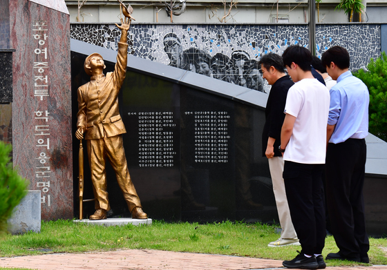 '선배님들의 나라사랑 정신 잊지 않겠습니다'
