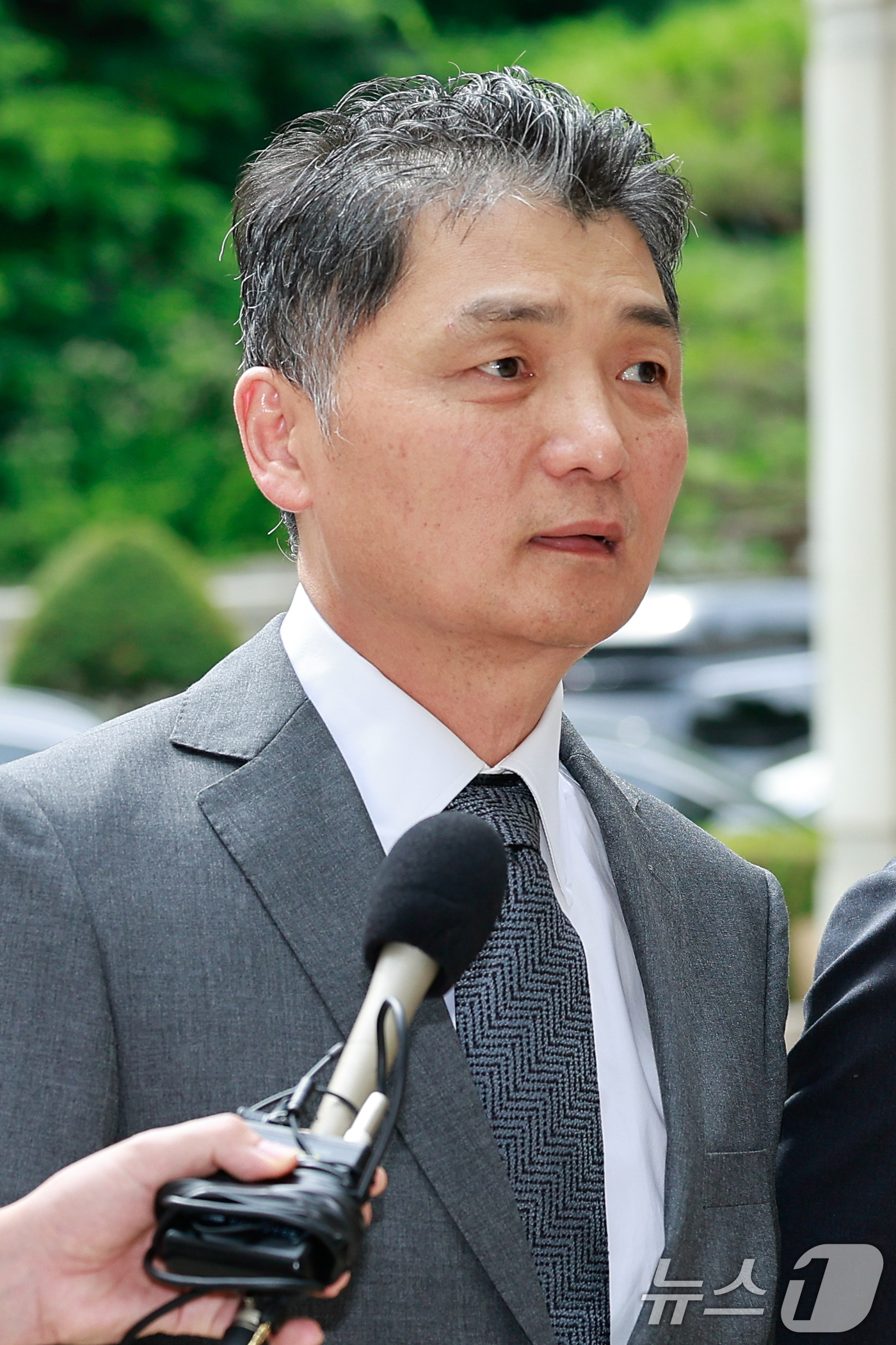(서울=뉴스1) 안은나 기자 = SM엔터테인먼트 시세조종 공모 의혹으로 1심에서 무죄를 선고받은 카카오 창업주 김범수 미래이니셔티브센터장이 24일 오후 서울 서초구 고등법원에서 열 …