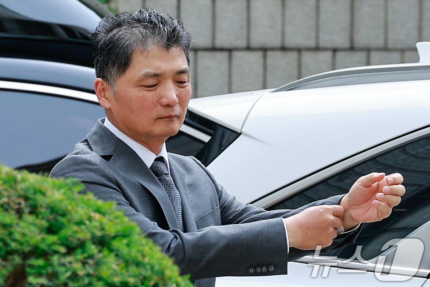 (서울=뉴스1) 안은나 기자 = SM엔터테인먼트 시세조종 공모 의혹으로 1심에서 무죄를 선고받은 카카오 창업주 김범수 미래이니셔티브센터장이 24일 오후 서울 서초구 고등법원에서 열 …