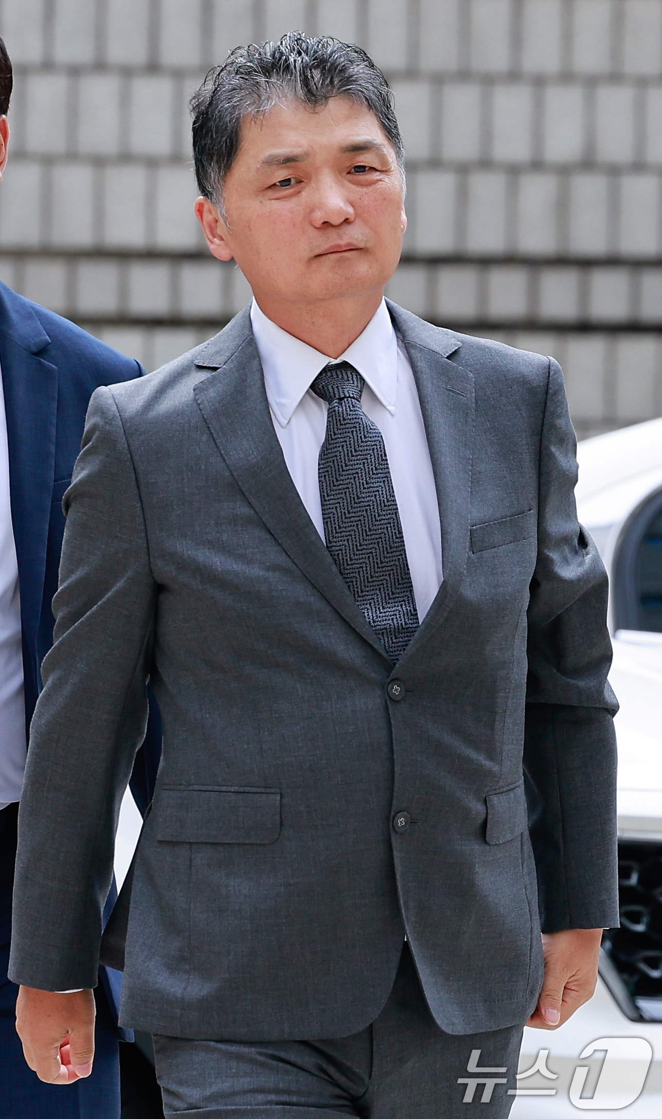 (서울=뉴스1) 안은나 기자 = SM엔터테인먼트 시세조종 공모 의혹으로 1심에서 무죄를 선고받은 카카오 창업주 김범수 미래이니셔티브센터장이 24일 오후 서울 서초구 고등법원에서 열 …