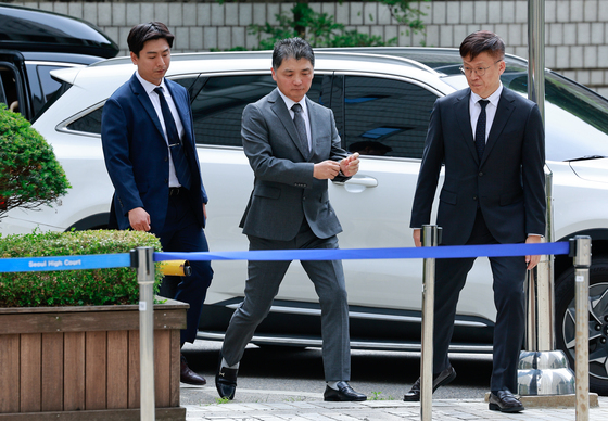 항소심 첫 공판 출석하는 김범수 카카오 창업주