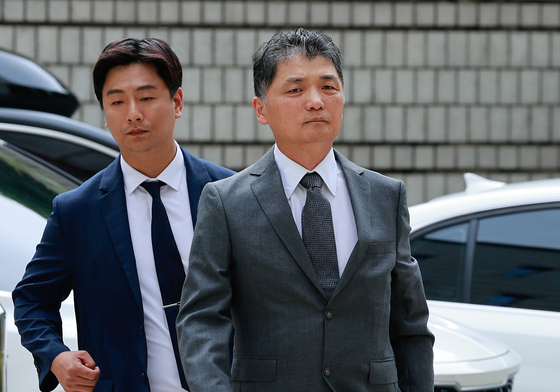 고등법원 도착한 김범수 카카오 창업주