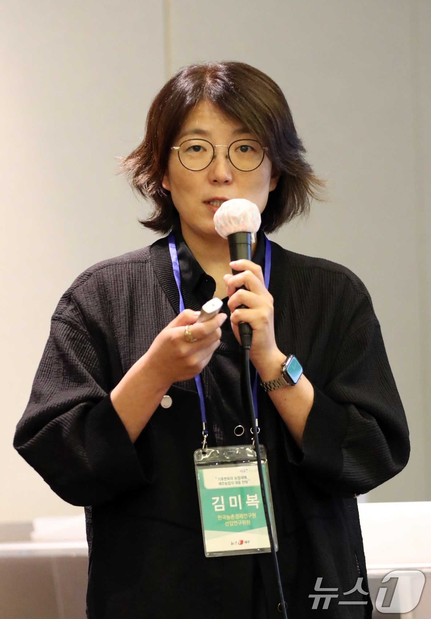 (제주=뉴스1) 고동명 기자 = 24일 오전 제주시 아스타호텔에서 열린 '2026 제주플러스포럼'에서김미복 한국농촌경제연구원 선임연구위원이 발표하고 있다. 이번 행사는 제주대학교 …