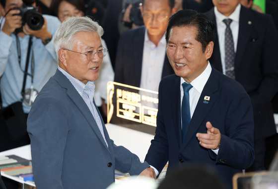 서울국제도서전에서 만난 문재인·정청래