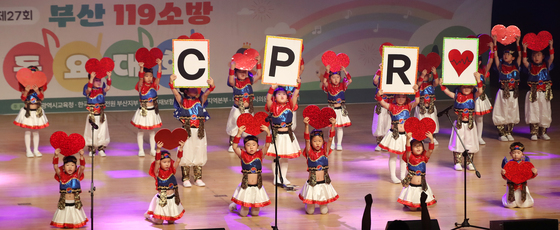 소방 동요 부르는 어린이들