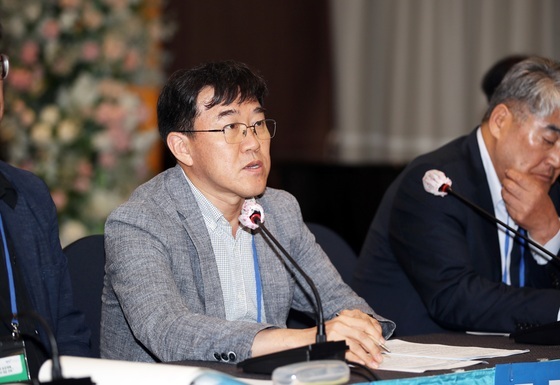 제주플러스포럼 토론하는 양행석 과장