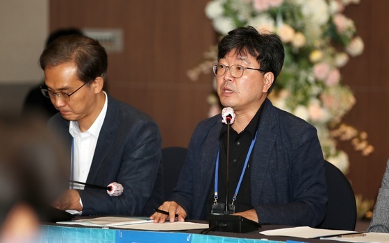 제주플러스포럼 토론하는 고봉현 실장