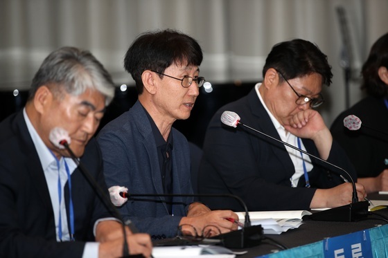 제주플러스포럼 토론하는 현동관 사무처장