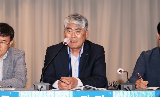 제주플러스포럼 토론 좌장 정선태 전 협의회장
