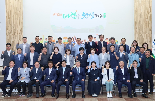 퇴임 앞둔 김완근 제주시장, 마지막 간부 회의