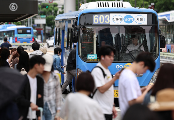 '70세 이상 버스요금 지원' 조례안 서울시의회 통과