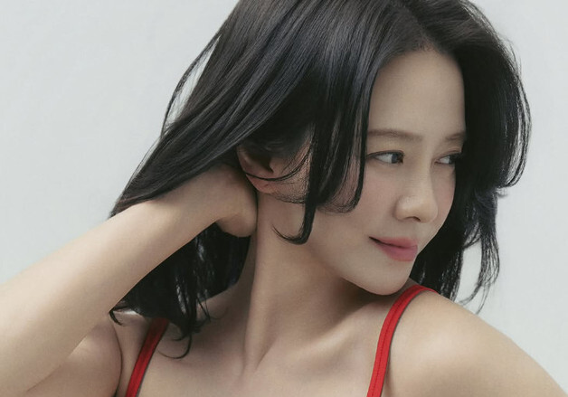 '속옷 CEO' 송지효, 직접 모델 됐다…군살없는 글래머 몸매 [N샷]