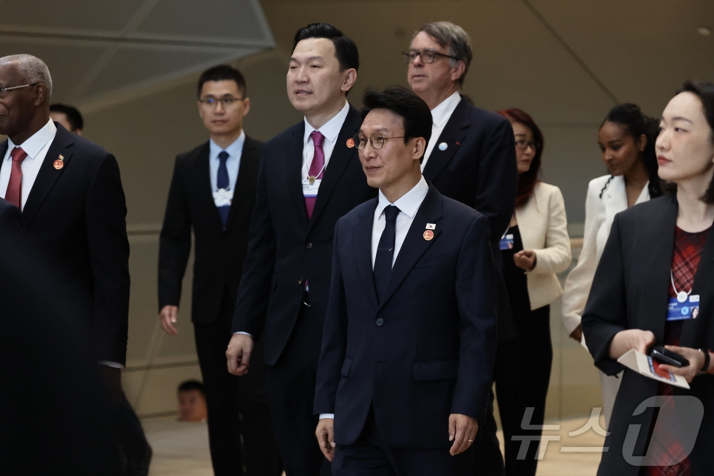 (서울=뉴스1) = 김민석 국무총리가 24일 중국 랴오닝성 다롄 국제컨벤션센터에서 열린 2026 하계 다보스포럼에 참석하고 있다. (국무총리실 제공. 재판매 및 DB금지) 2026 …