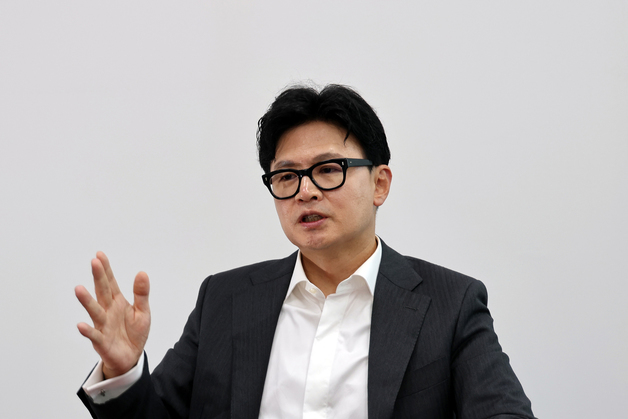 한동훈 "국가 운영, 유튜브 예능 아냐…李 댓글 의견수렴 경악"