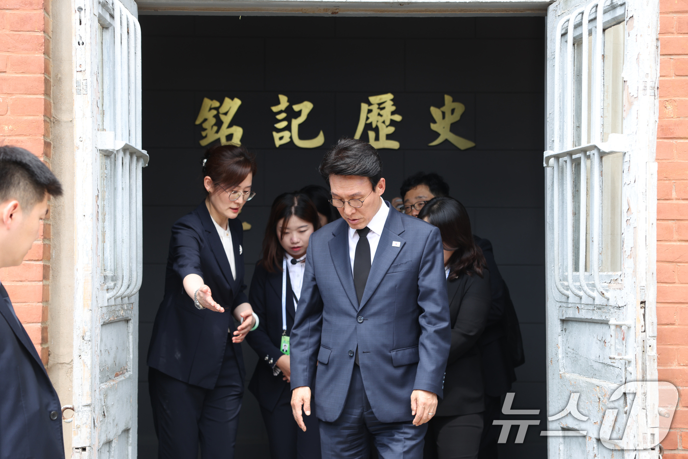 (서울=뉴스1) 김명섭 기자 = 김민석 국무총리가 24일 중국 다롄 뤼순 감옥을 방문하고 있다. (국무총리실 제공. 재판매 및 DB금지) 2026.6.24/뉴스1