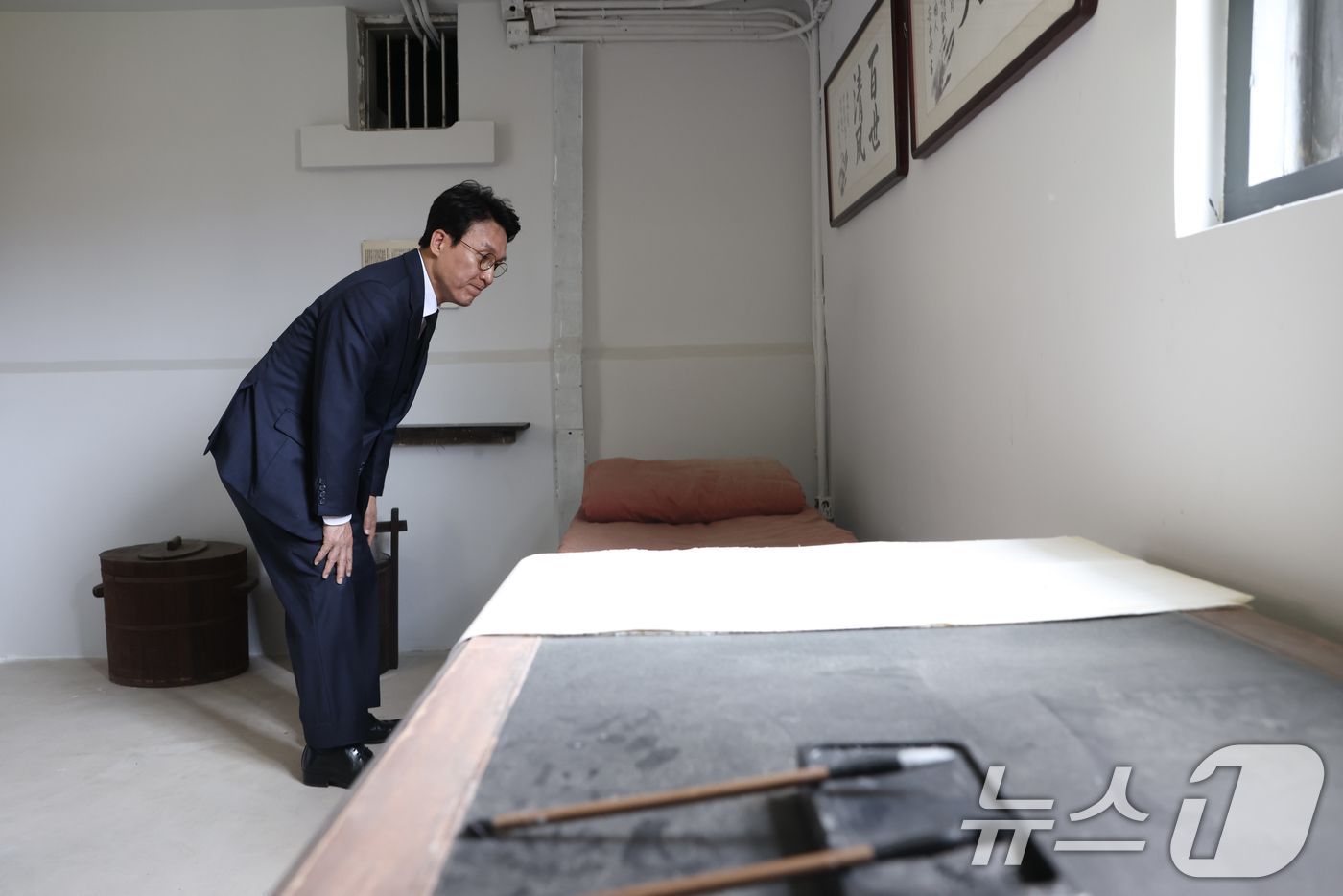 (서울=뉴스1) 김명섭 기자 = 김민석 국무총리가 24일 중국 다롄 뤼순 감옥을 방문하고 있다. (국무총리실 제공. 재판매 및 DB금지) 2026.6.24/뉴스1